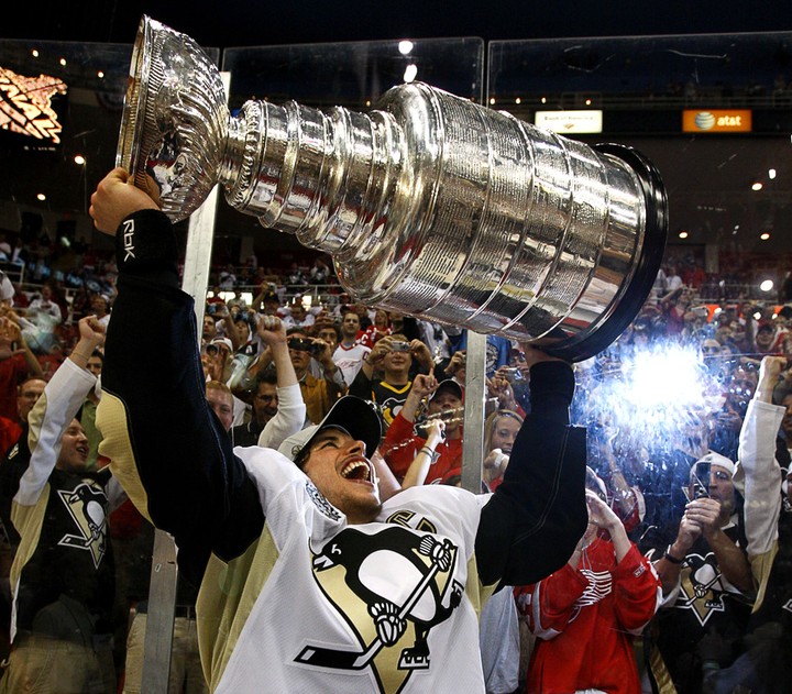 BOLI SME POCTENÍ NÁVŠTEVOU MICHALA HANDZUŠA A STANLEY CUPU!
